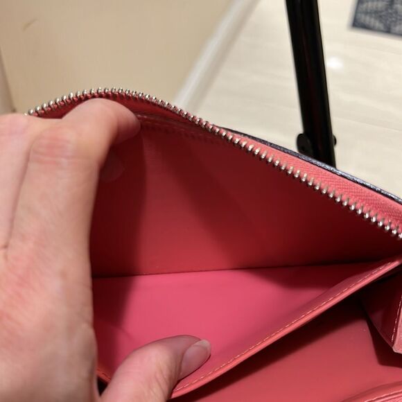 Louis Vernis Coral Pink Wallet - Picture 11 of 16